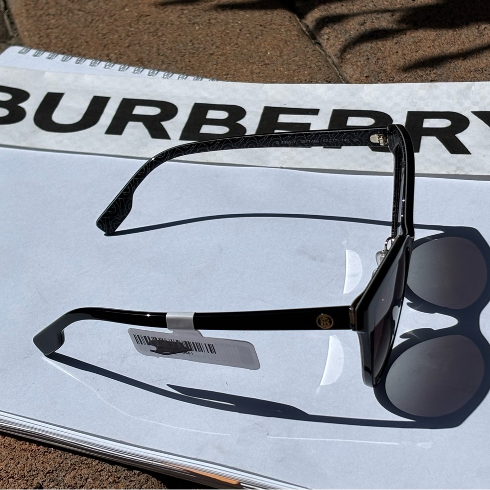 New Burberry Betty B4365-F 3977/8G Black Cat-Eye Sunglasses - Picture 14 of 16